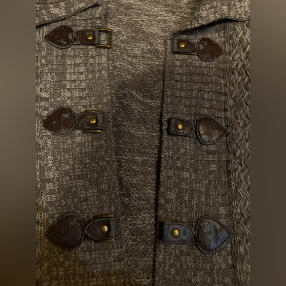 Vest - Picture 2 of 3